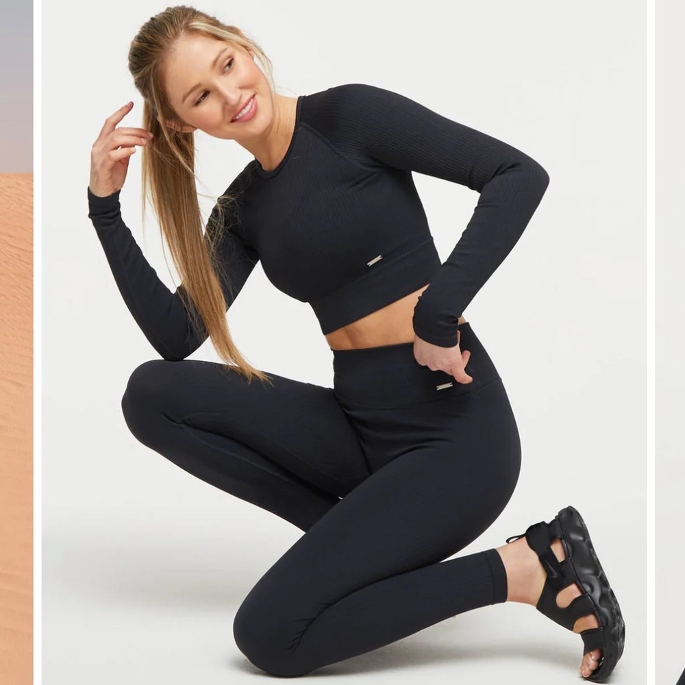 Lilias active ribbed set - long sleeve crop and leggings